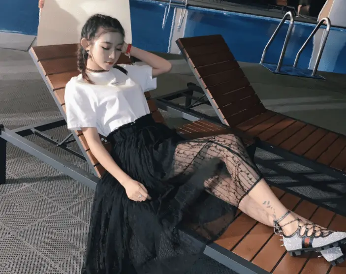 小伊伊网红八卦图片大全-_小伊伊夫妇社会摇爆火_网红低俗有钱现象
