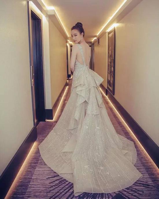 范冰冰Angelababy走廊造型_女明星宾馆_女明星酒店走廊拍照攻略